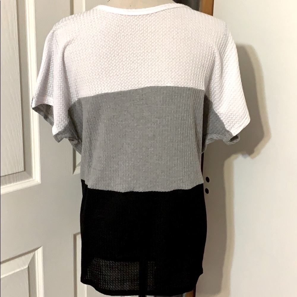 ❌DONATED❌Gray Black White Twisted Knot Back Design Stripe Waffle Top - Picture 4 of 9